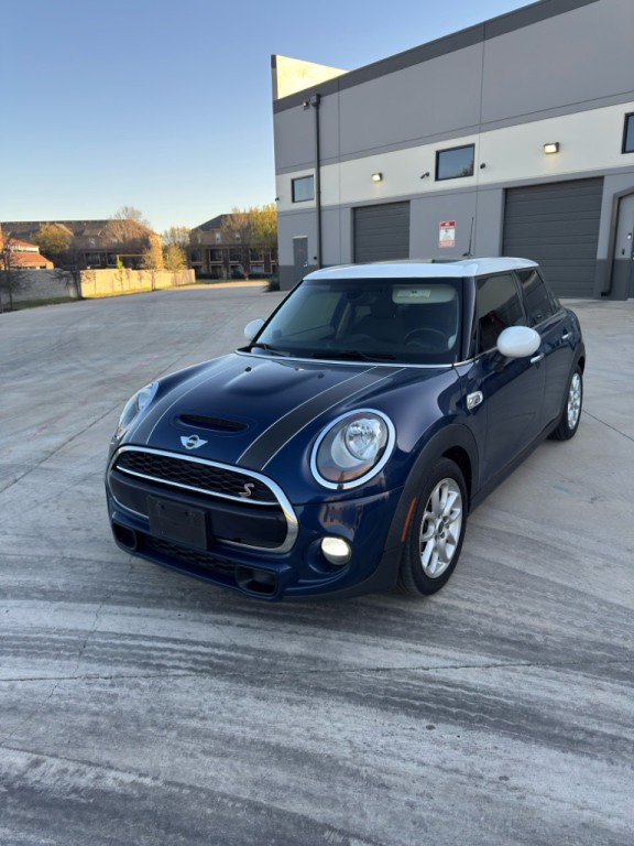 2015 MINI Cooper Image 1