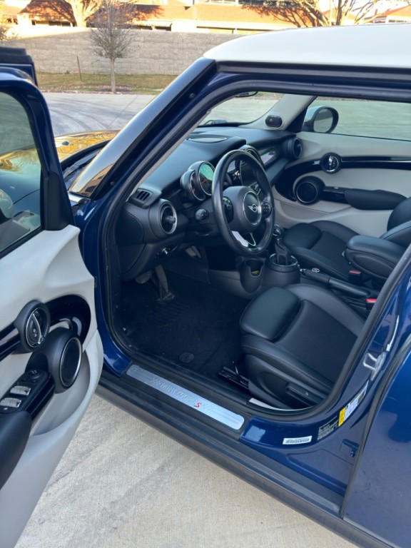 2015 MINI Cooper Image 9