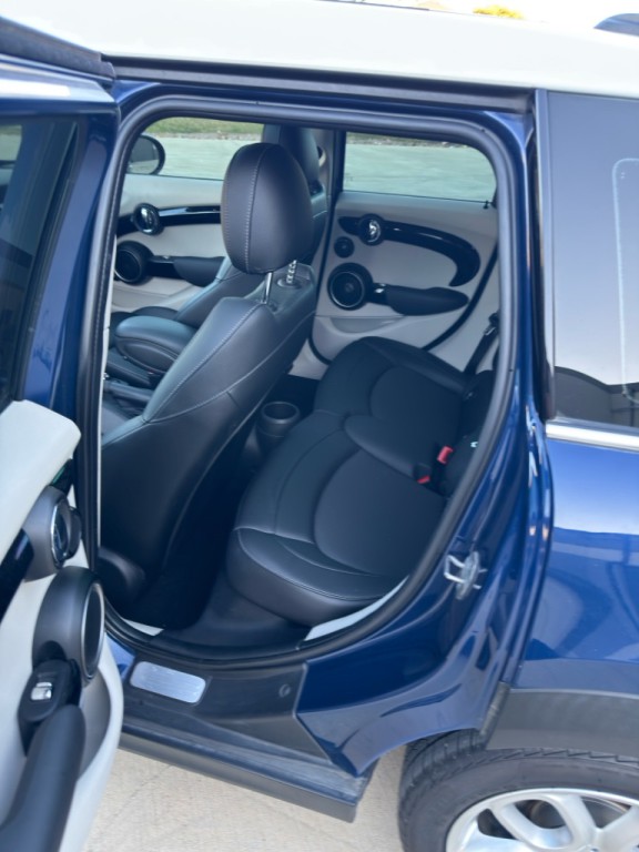 2015 MINI Cooper Image 10