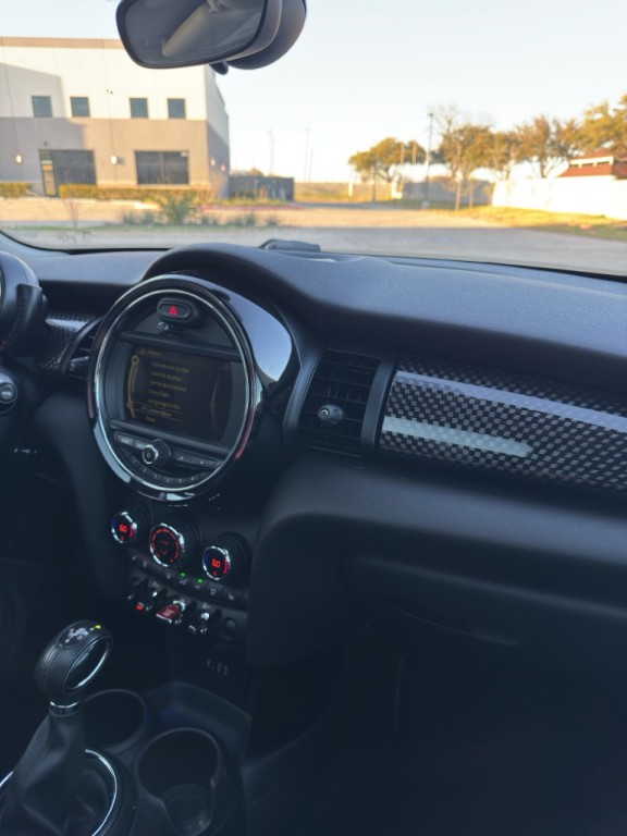 2015 MINI Cooper Image 14