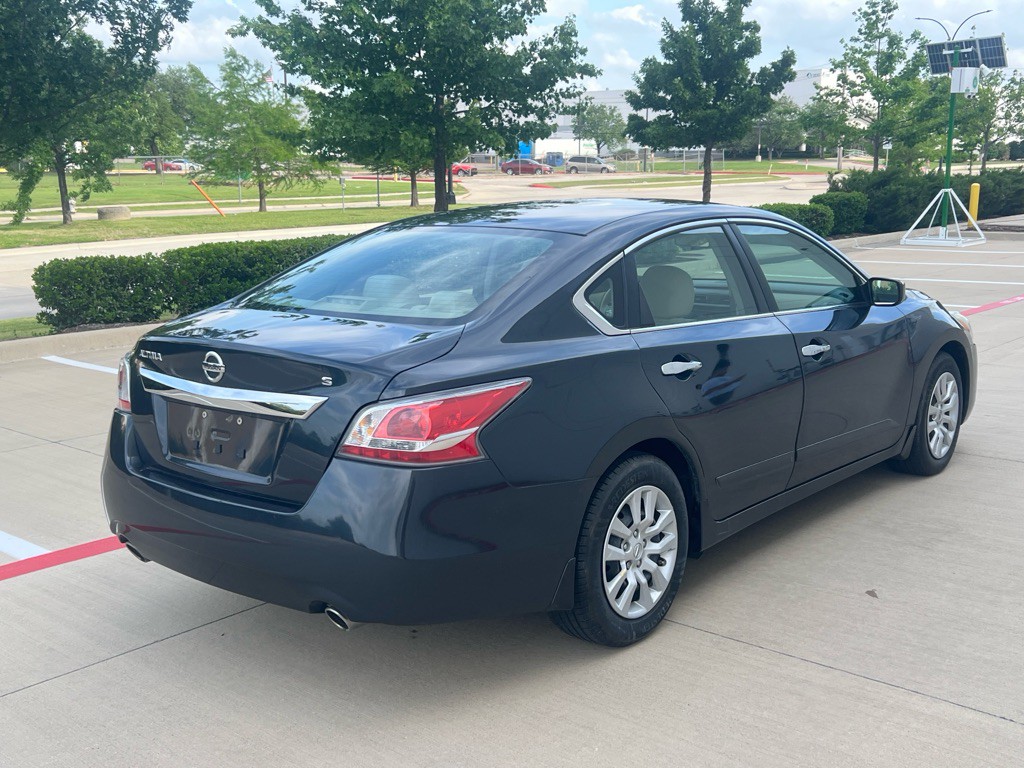 2015 Nissan Altima Image 4