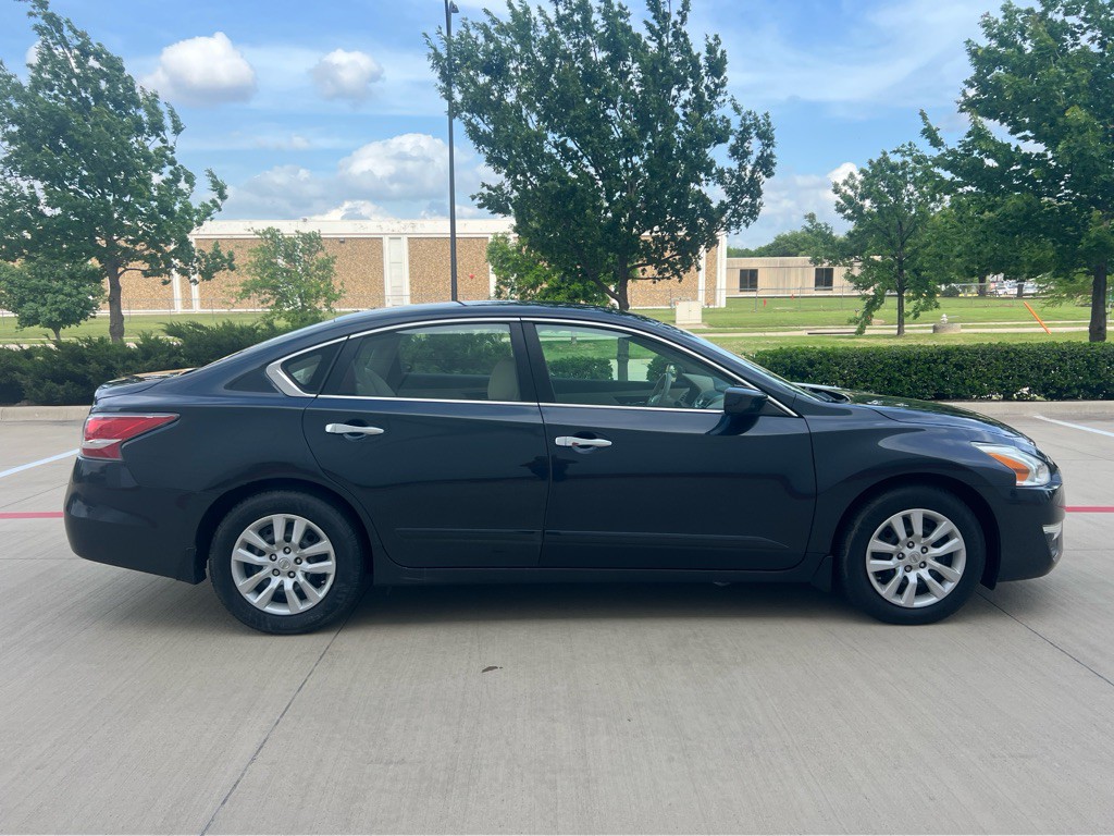 2015 Nissan Altima Image 9
