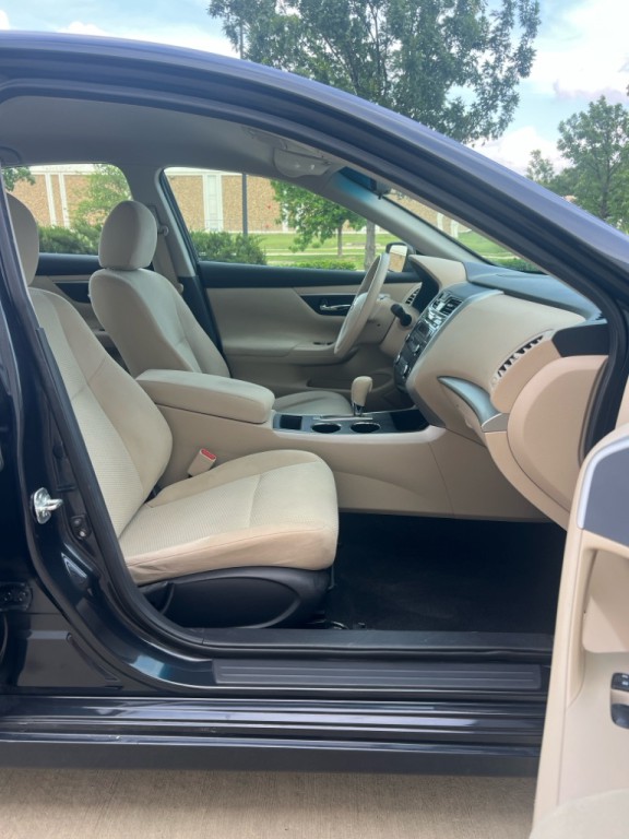 2015 Nissan Altima Image 12