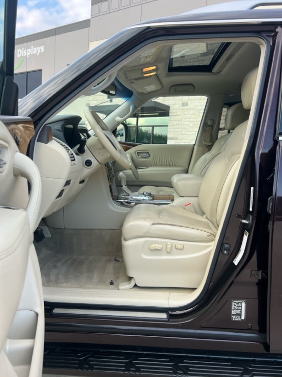 2013 INFINITI QX56 Image 9