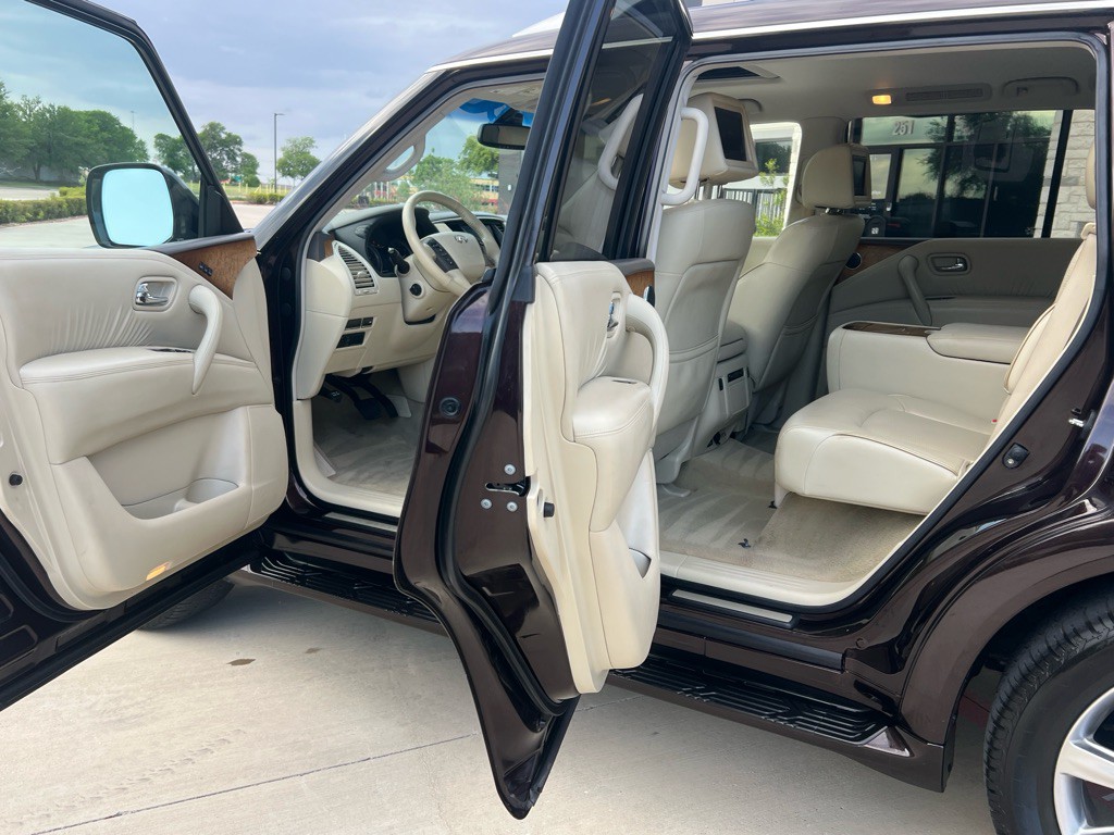 2013 INFINITI QX56 Image 11