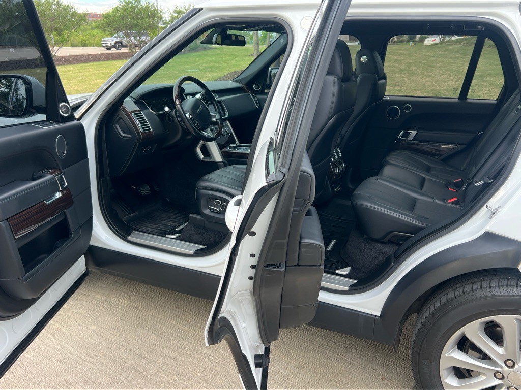 2015 Land Rover Range Rover Image 11