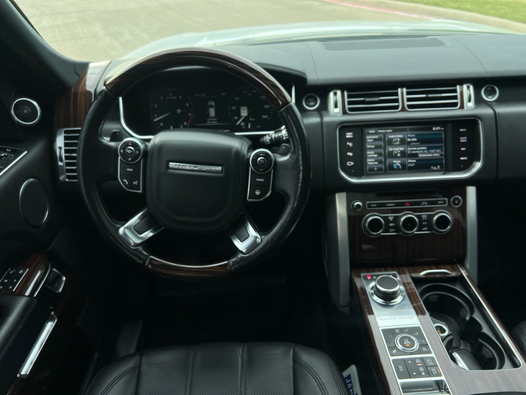 2015 Land Rover Range Rover Image 18