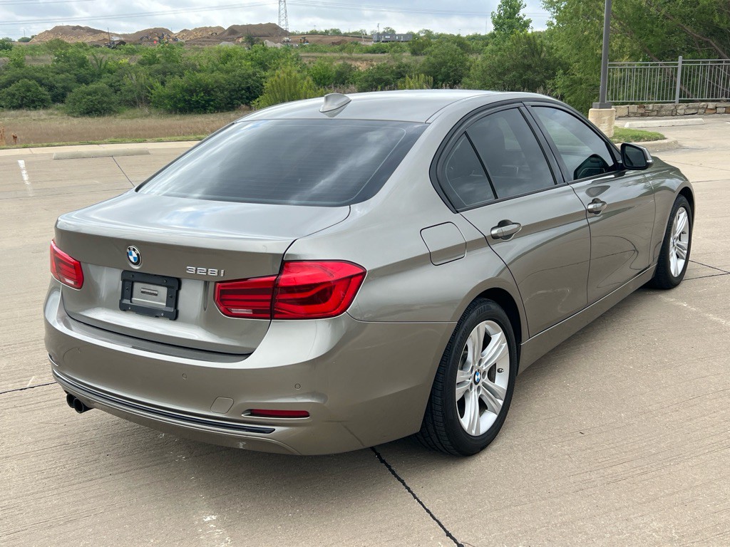 2016 BMW 3 Series Image 4