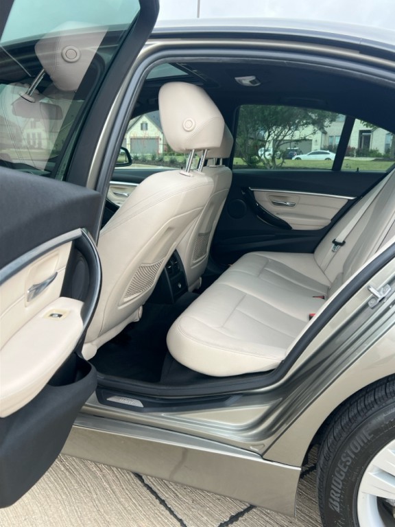 2016 BMW 3 Series Image 10