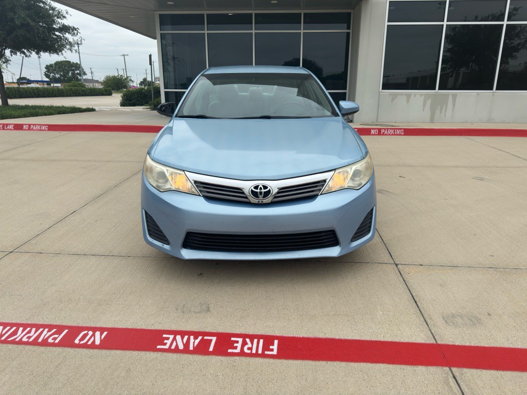 2012 Toyota Camry Image 2
