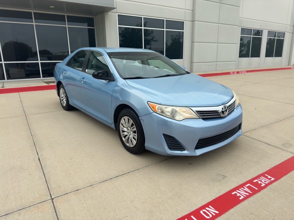 2012 Toyota Camry Image 3