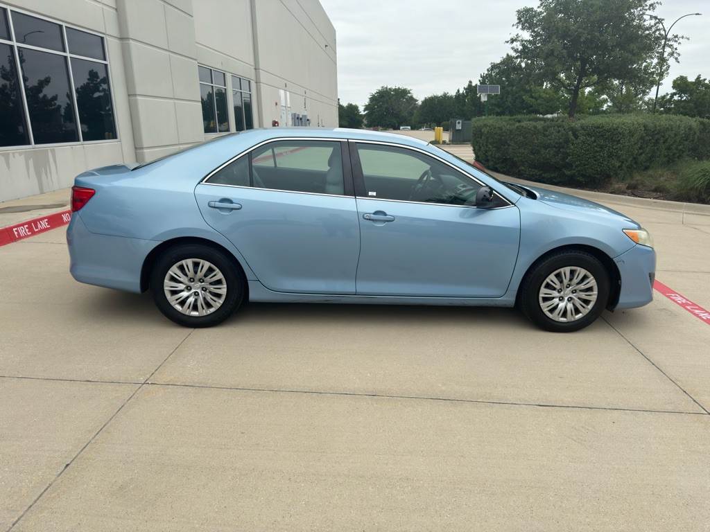 2012 Toyota Camry Image 8