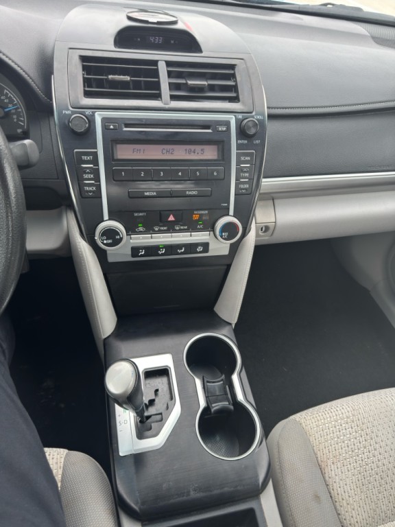 2012 Toyota Camry Image 18