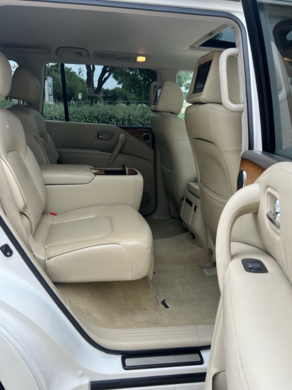 2013 INFINITI QX56 Image 9