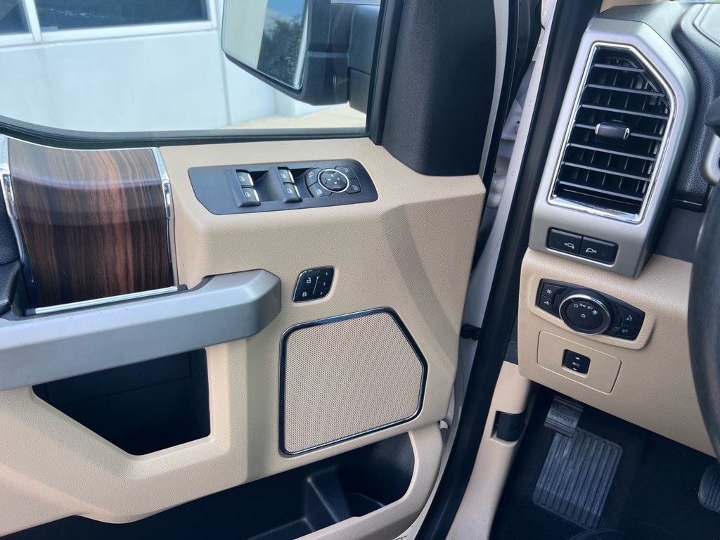2017 Ford F-150 Image 17