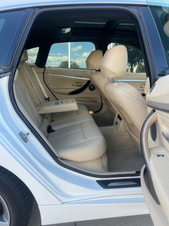 2016 BMW 3 Series Image 13