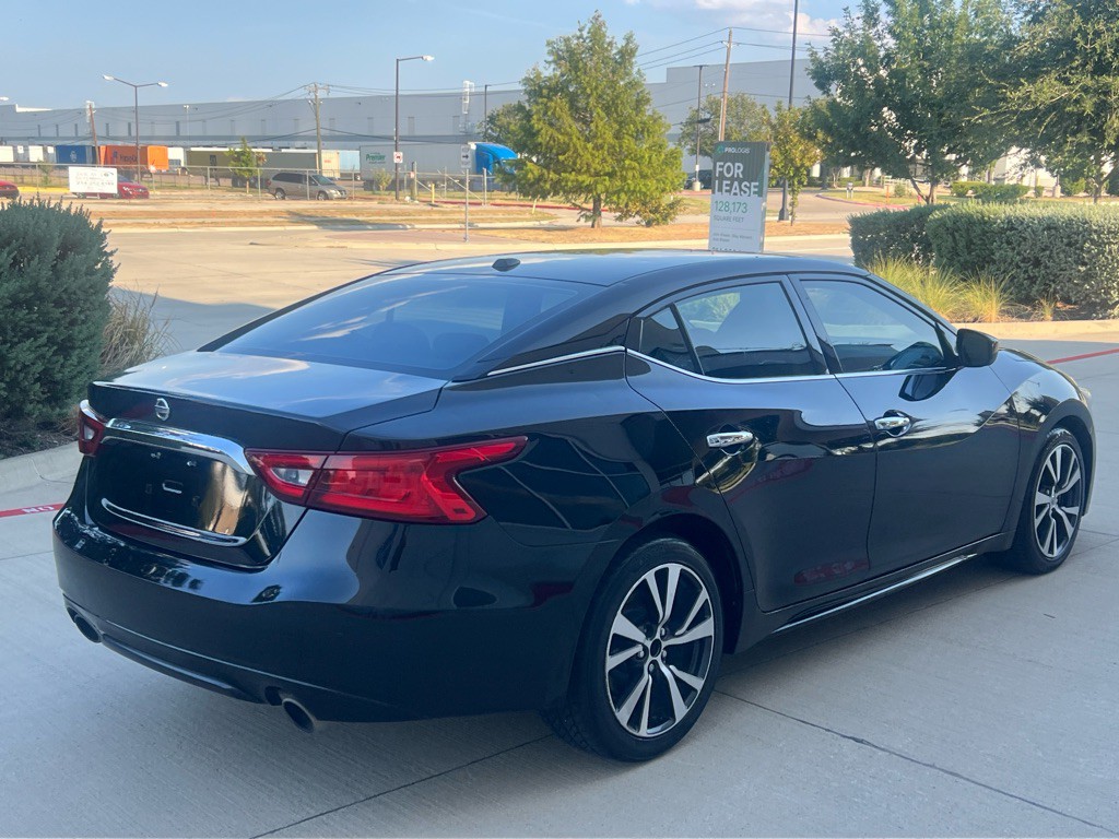 2017 Nissan Maxima Image 5