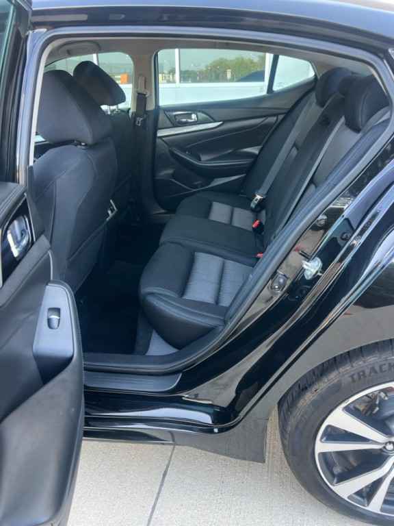 2017 Nissan Maxima Image 10
