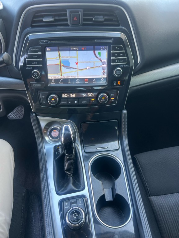 2017 Nissan Maxima Image 16