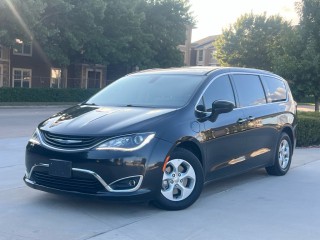 Image for 2018 Chrysler Pacifica Hybrid Touring Plus ID: 7658386