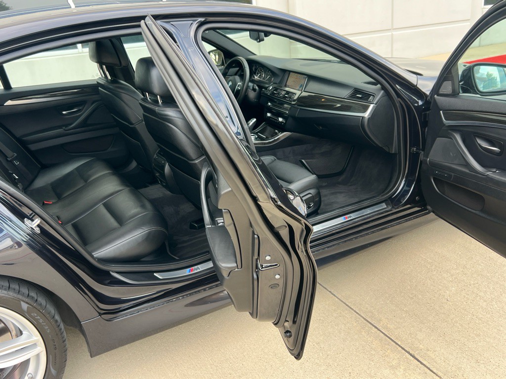 2016 BMW 5 Series Image 14