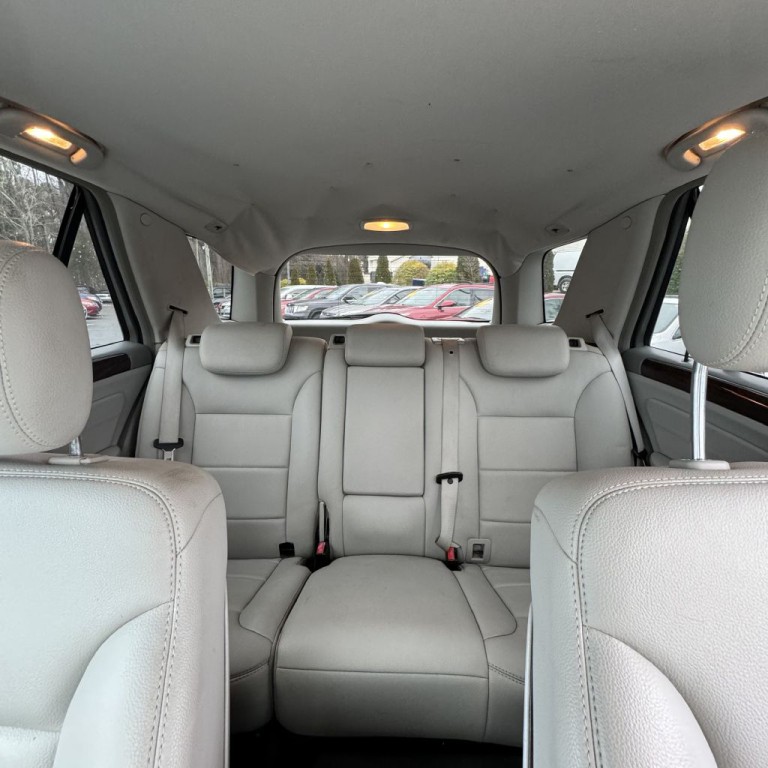 2011 Mercedes-Benz M-Class Image 9