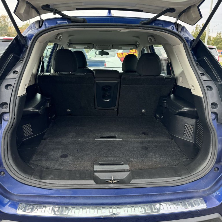 2018 Nissan Rogue Image 12