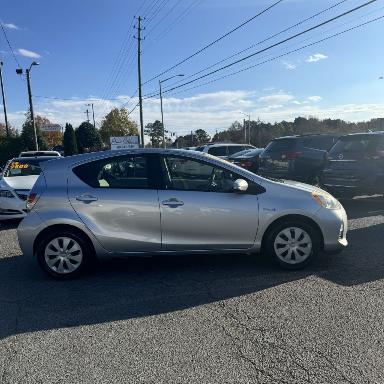 2014 Toyota Prius Image 4