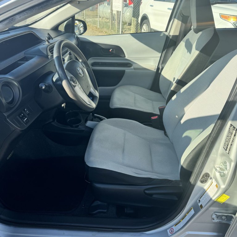 2014 Toyota Prius Image 6