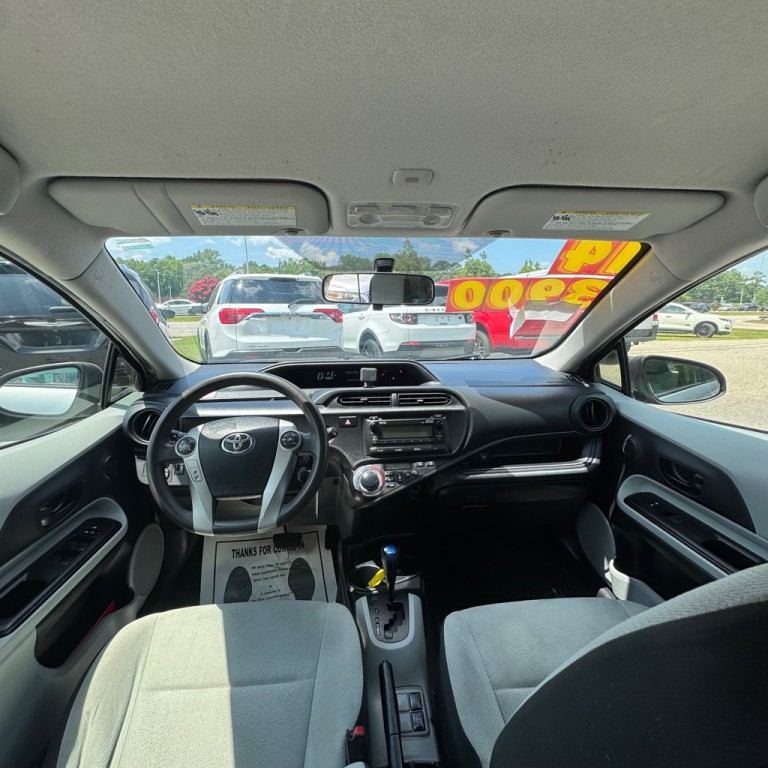 2014 Toyota Prius Image 8