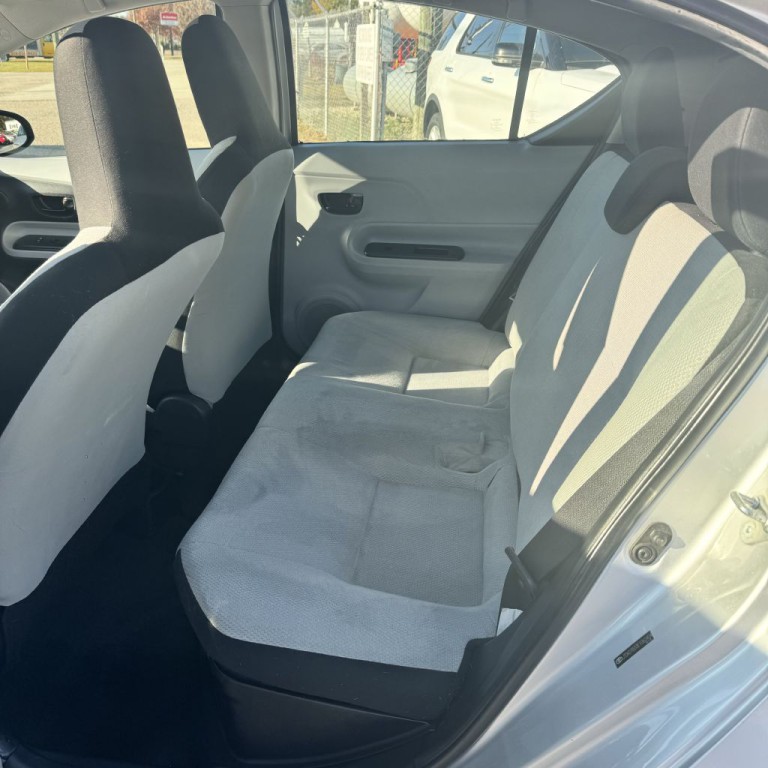 2014 Toyota Prius Image 10