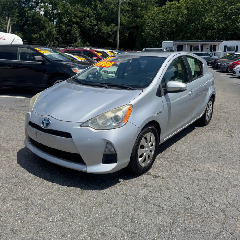 2014 Toyota Prius Image 12