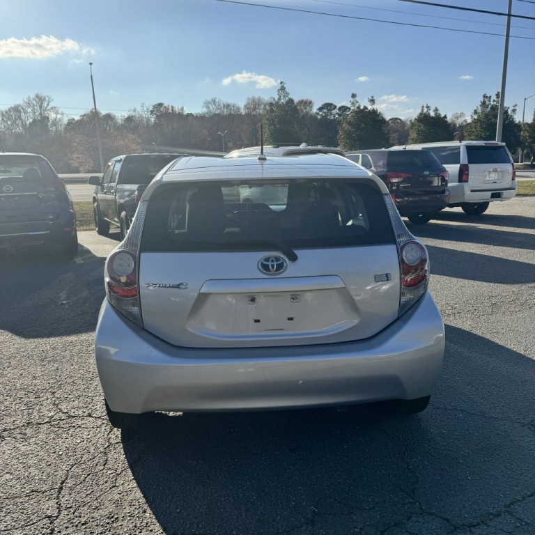 2014 Toyota Prius Image 15
