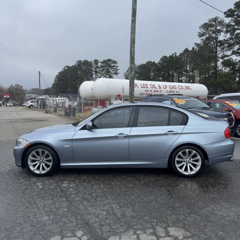 2011 BMW 3 Series Image 12
