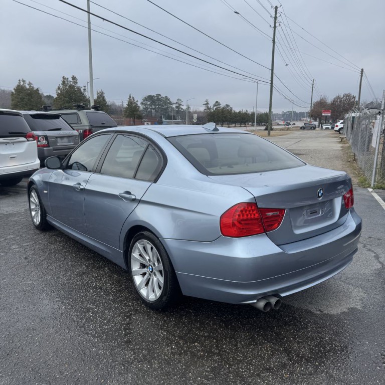 2011 BMW 3 Series Image 13