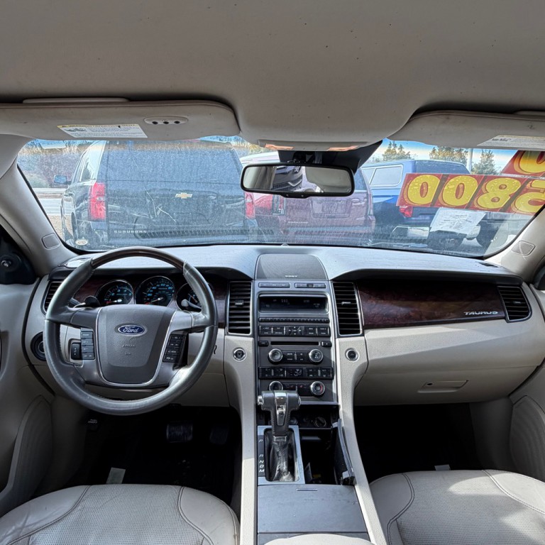 2010 Ford Taurus Image 8