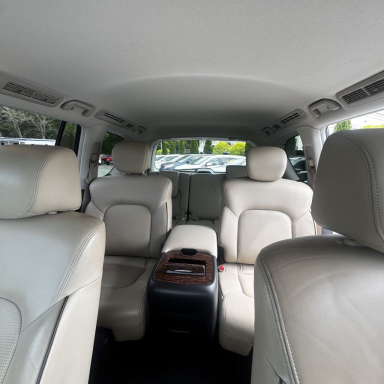 2017 Nissan Armada Image 9