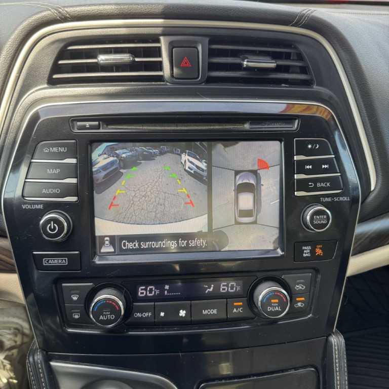 2016 Nissan Maxima Image 9