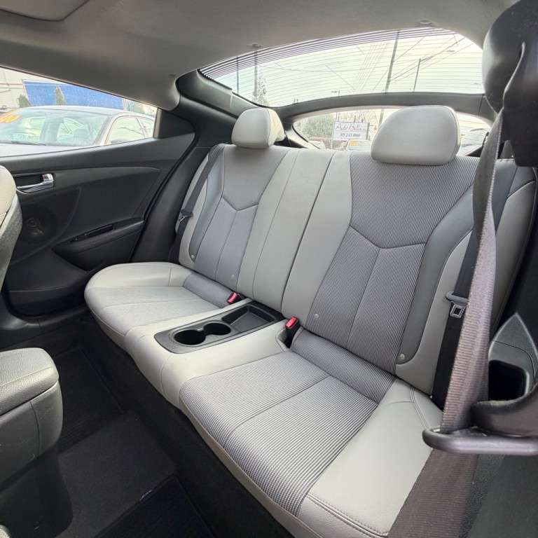 2012 Hyundai Veloster Image 9