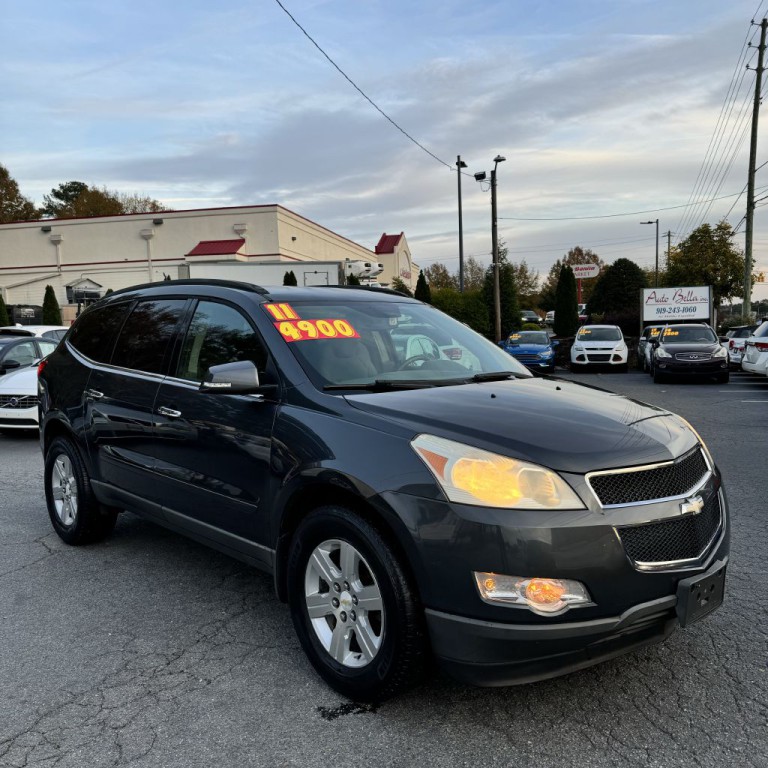 2011 Chevrolet Traverse Image 2