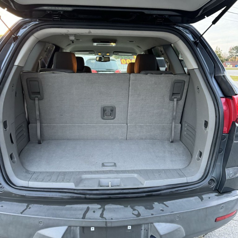 2011 Chevrolet Traverse Image 12