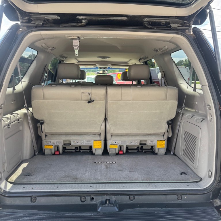 2003 Toyota Sequoia Image 12
