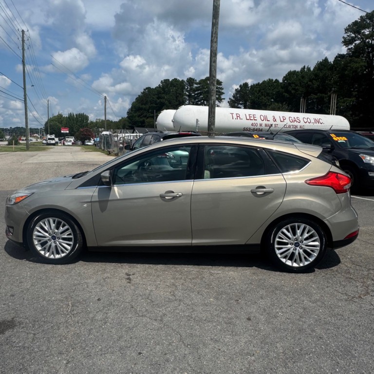 2016 Ford Focus Image 15