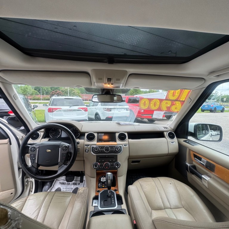 2010 Land Rover LR4 Image 8
