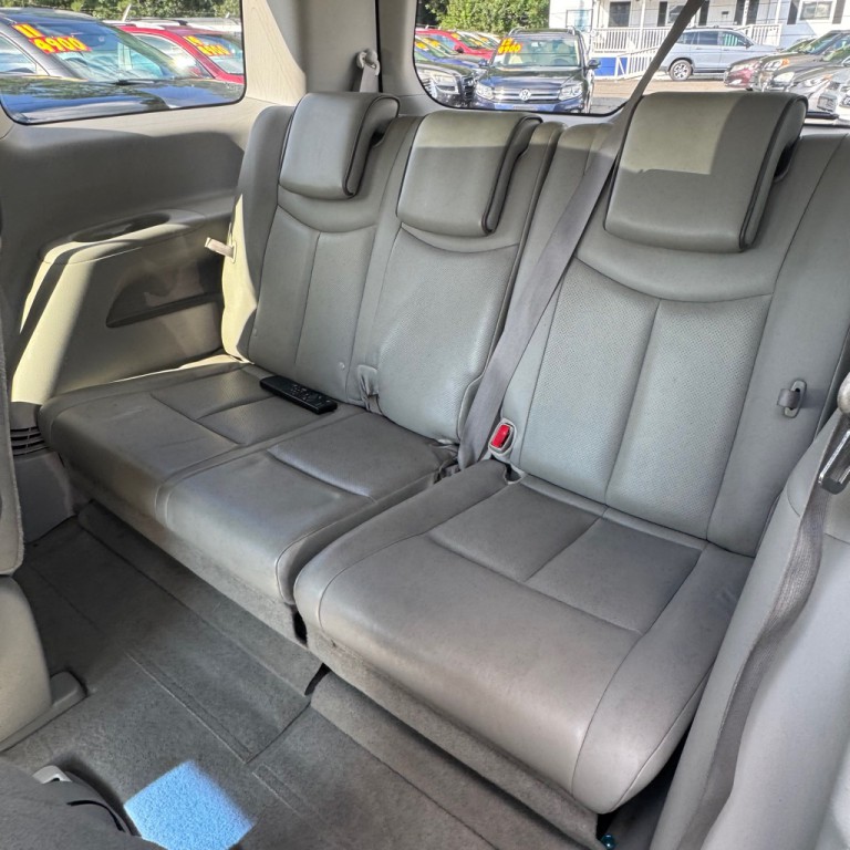 2011 Nissan Quest Image 12