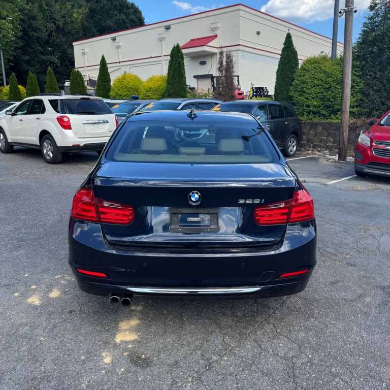 2014 BMW 3 Series Image 15