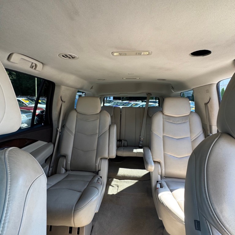 2016 Cadillac Escalade Image 9