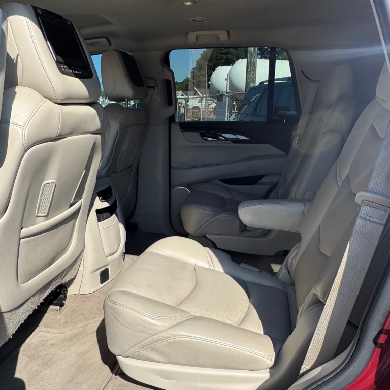 2016 Cadillac Escalade Image 10