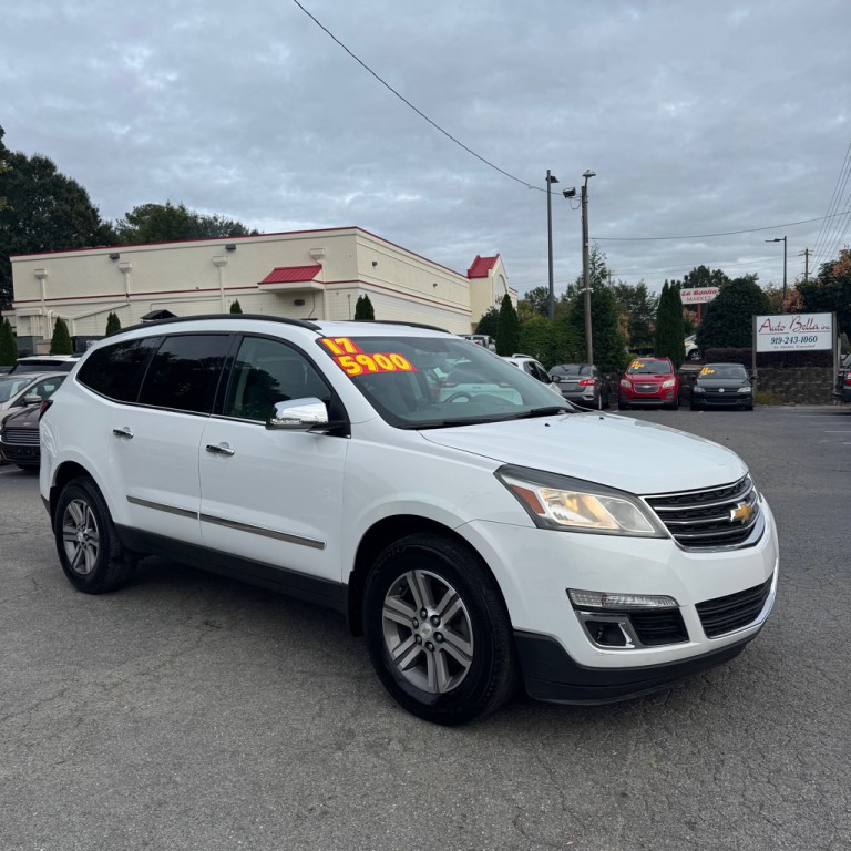 2017 Chevrolet Traverse Image 2