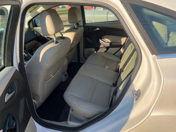 2012 Ford Focus Image 8